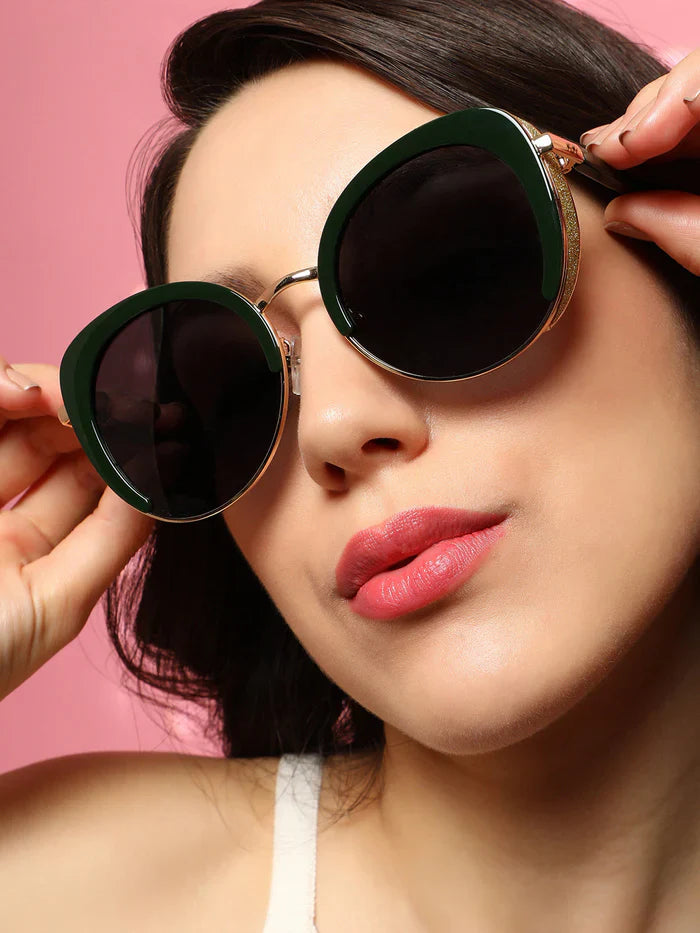 The Gleaming Oversized Sunglasses